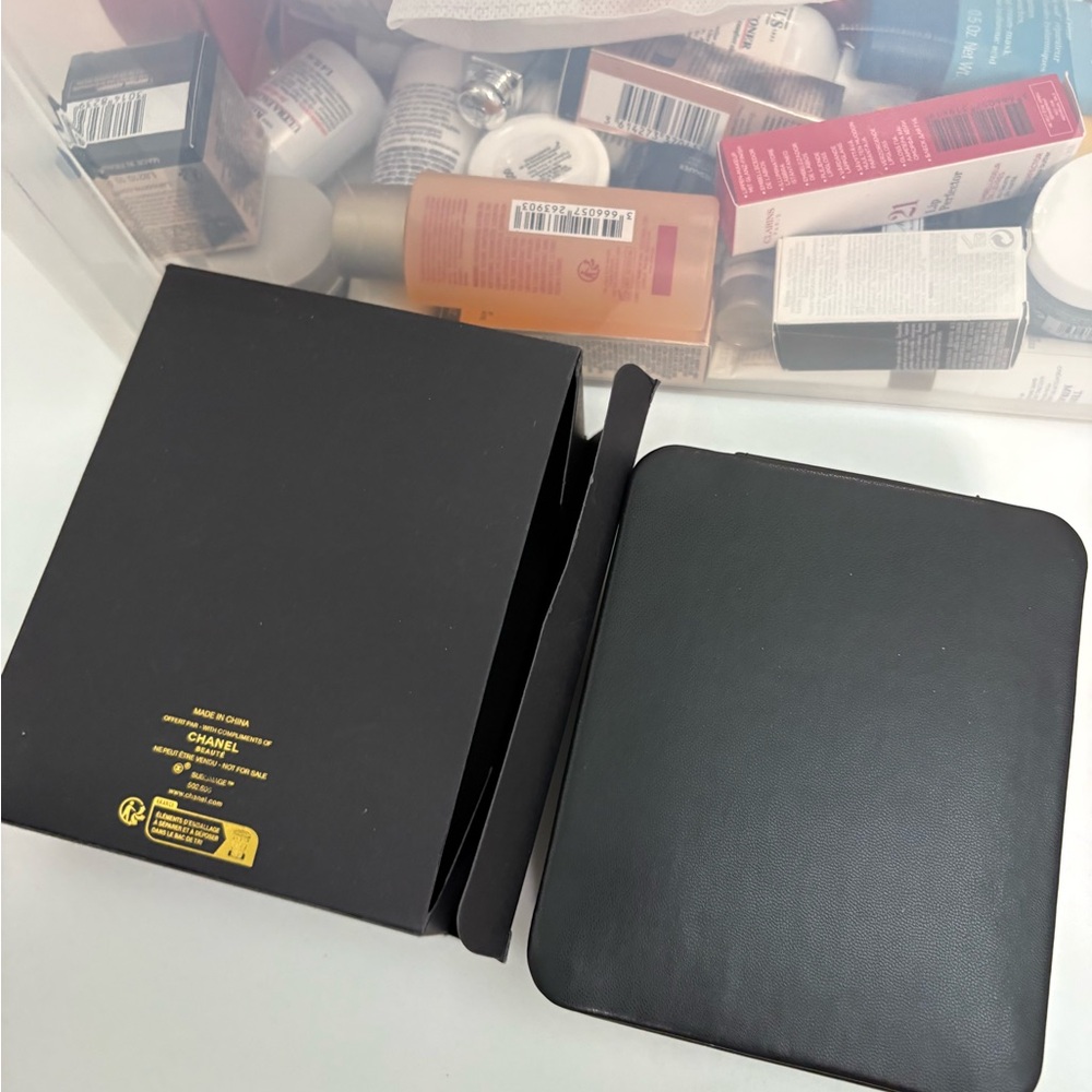 CHANEL beauty Sublimage Black cosmetics Case - Picture 3 of 10